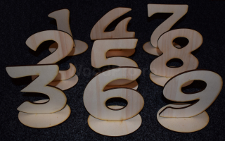 Numere de masa din lemn