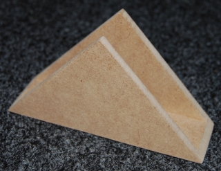 Suport servetel triunghiular